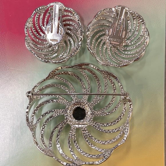 Sarah Coventry Silver Swirl Earring/Brooch Set - Picture 4 of 6
